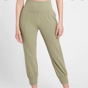 Athleta Salutation Cropped Jogger in Eucalyptus Olive
